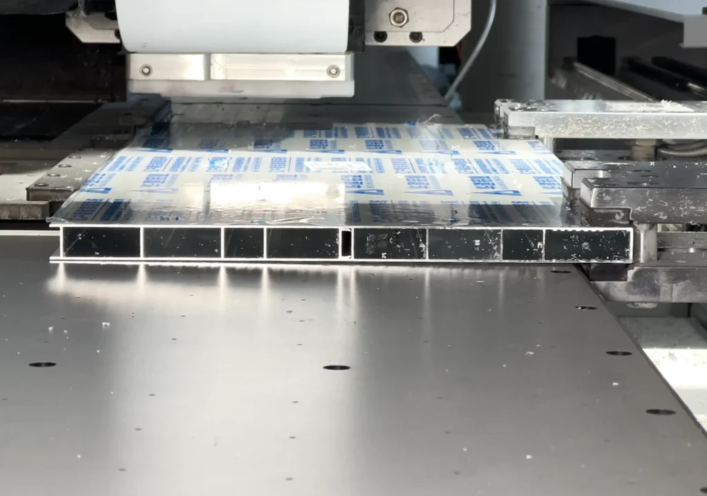 Aluminum furniture assembly process with precision manufacturing standards