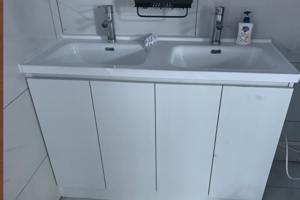 Aluminum alloy bathroom cabinet real-life photo