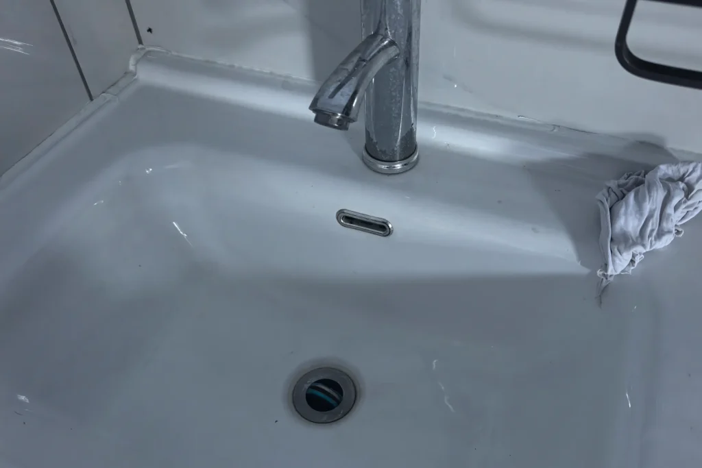 Bathroom vanity sink