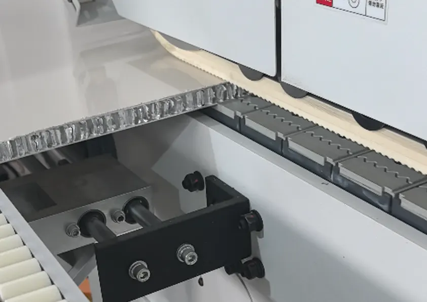 Aluminum alloy bathroom cabinet board edging